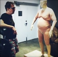 Гэри Олдман в роли Черчилля - по-моему, убедителен)