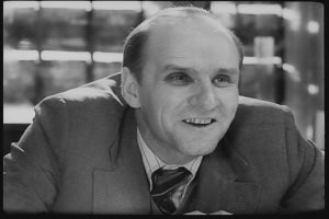 На днях пересматривал «Легенду о Тиле» и в который раз поражался Анатолию Солоницыну. Это как же можно сыграть таких мягко говоря пренеприятных персонажей, как старшина рыбников Иост Грейпстювер или следователь Портнов из «Восхождения», да ещё и остаться с целой психикой. А волей-неволей подумаешь: а вдруг и он такой же... Вот же мастерство.