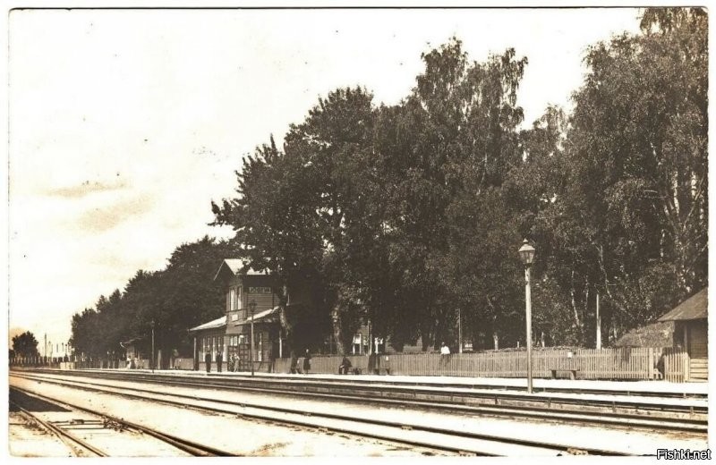 Мой стаж на ЖД - 26 лет =) 
Станция в родном городе Йыгева, Эстония. 1934 год. (собираю старинные открытки)