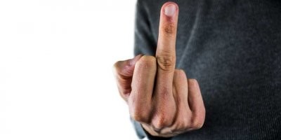 этот палец Б-га