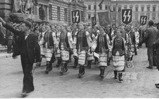 Была одна такая армия, в которую украинки шли служить добровольно и с радостью.