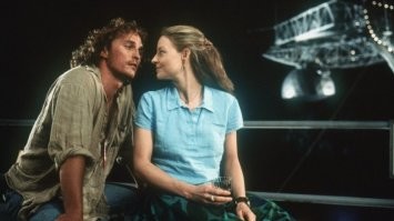 Фильм "Контакт" /Оригиналное заглавие: Contact/. Тема поста очень хорошо затронута. Рекомендую! /не реклама/