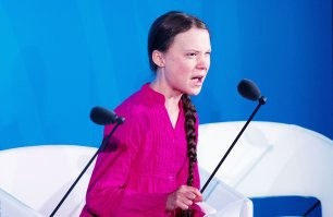 Заявление Греты Тунберг : "Хватит убивать толстых петербуржцев и топить их в реках и каналах ради "ледяного сала!"