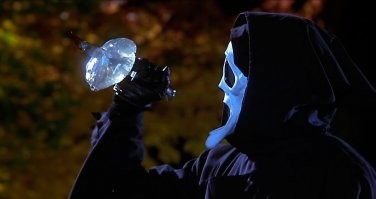 Доктор Энтони Юн проверил на прочность грудные импланты