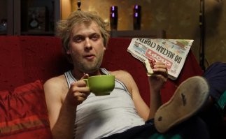 Есть простая мудрость: если ты едешь на войну, то шансы того что тебя убьёт шальной пулей гораздо более высоки чем если ты будешь сидеть в трениках перед телевизором, в том месте где никакой войны вообще нет ...