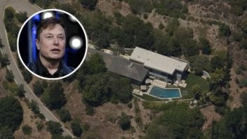 "Маск живёт в сборном доме за 50 000 долларов". 
Он продал все свои семь особняков в Лос-Анджелесе или благоразумно переписал на жену и детей?
Напоминает знаменитый рязановский гвоздь в стуле на кухне у Ельцина. Показуха.