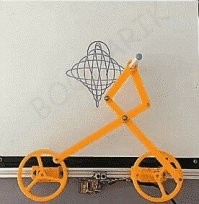 на 6-ой - действие просто завораживающее.
интересно, сколько оборотов нужно для полного цикла, до начала повтора?
и наверное - если угол смещения изменять по градусам - каждый раз будет новая картинка рисоваться? теоретически - 359 различных форм. хотя видимые глазу изменения будут наверное от градусов так 10-20-ти?..