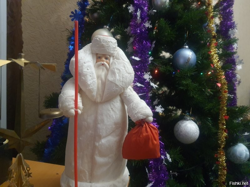 Вот, только посох дедушке новый сделал.