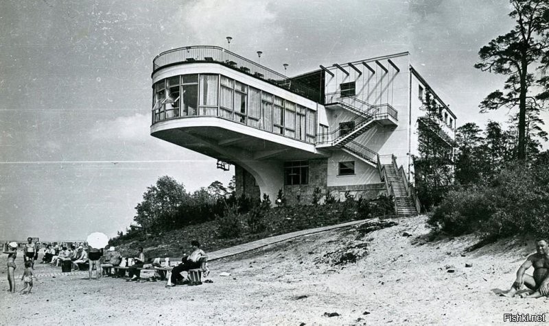Ресторан "Юрас перле" ("Морская Жемчужина"), Юрмала, Латвия. Построен в 1965, теперь заброшен.