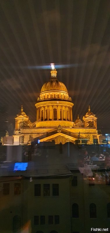 А пойдёмте-ка лучше туда, где кофе  приличный варят.  А то мне крабы да стейки порядком поднадоели.  Хочется простого, человеческого ведра  кабачков. 
Хотя, можно и Мансарду отправиться, там чудесные гребешки, пана-кота и вид на Исаакий...