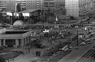 Фото 1: 1988 год, район метро «Проспект Просвещения».
Фото 2-3: 1992 год, фото с другого ракурса.
Фото 4: 1993-1994 гг.
Автора фото не знаю.