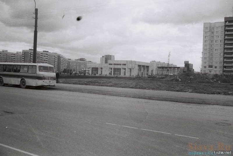 Фото 1: 1988 год, район метро «Проспект Просвещения».
Фото 2-3: 1992 год, фото с другого ракурса.
Фото 4: 1993-1994 гг.
Автора фото не знаю.