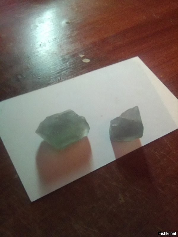 Вот  к стати....
Я в девоне летом накопал какие то странные кристаллы, зеленоватые, матовые правильной формы...
Может кто знает что это?