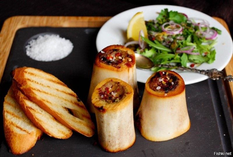 Костный мозг. Удобней вот так - запечь в духовке, пока пузыриться не начнет, чуть посолить и сразу есть.