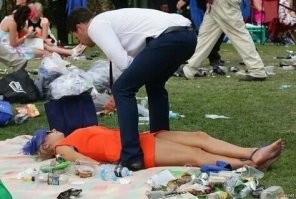 Куда уж нам дикарям.Вот толи дело настоящие англичане.