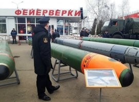 -Где где. В магазине "фейерверки"...