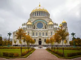 Кронштадтский Никольский Собор. Внутри доски с именами погибших под Андреевским Флагом моряков.
А вот таким он был при совке.