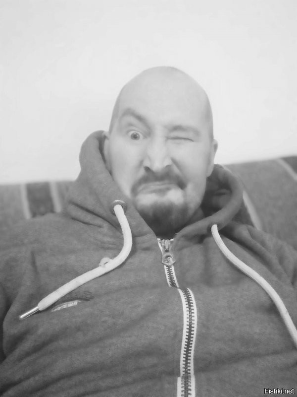 йопт) я четак както поглядел, ой залысинка, и взгруснул...а потом вискарика и за звездатой машинкой, лет 8-10 не парюсь по поводу модных цирюльников, кстати те тезка) комплексы бл там у них