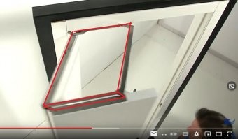 на детале 500 как раз два параллелограмма (повторяюсь...) несут смысловую нагрузку оба, нарисуйте или вырежьте с бумаги если пространственно вообразить это не можете (парралельности створок открытой двери не будет без одного)

конечно там закалка имеет место, т.к. у листового материала твердость низкая и он достаточно гибкий(а вырезанно это 100% из листового металла), там лист миллиметра 3-4, а его легко погнуть руками на такой длине, а под  весом двери это вопрос времени
вы реально не в теме(а спорите), и я не только о диаграмме железо углерод.