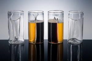 1. Hopside Down   Bottle-in-a-Glass Beer Glasses
«Перевёрнутые  бутылки в стекле“ станут идеальным выбором для тех, кто не может решить: пить пиво прямо из холодной бутылки или из стеклянного бокала. Эти психоделические стекляшки наверняка сведут с ума ваших пьяных друзей»,   говорится в описании к набору бокалов. Они имеют две стенки, что позволит дольше сохранять температуру напитка. Такие бокалы лучше всего подойдут для лагеров. Их стоимость   $17,49.
2. Pretentious Beer and Glassware
Название набора Pretentious Beer and Glassware говорит само за себя: эти вычурные бокалы понравятся далеко не всем. В комплекте представлены восемь бокалов для разных стилей пива: от ароматных сортов до крепких имперских. Каждый упакован в фирменную подарочную коробку с описанием рекомендуемых для употребления из него стилей пива. Кроме того, у автора этого комплекта, Матью Камминга есть ещё отдельный бокал для лагеров. Его форма, как утверждает мастер, позволяет насладиться всеми оттенками напитка. За комплект он просит $266, а за лагерный бокал   $40.
3. Sliced Cold Beer Glass
Эти бокалы выглядят так, будто их разрубили мечом. Впрочем, их создатели и не скрывают, что вдохновлялись японским боевым искусством на мечах и фильмом Квентина Тарантино «Убить Билла». «Представьте себе сцену боя, когда стекло разрезают двумя хлёсткими и точными ударами. Средняя часть начинает скользить вдоль остальных, пока не будет  заморожена”. Новая форма рождается из этого странного смещения»,   говорят дизайнеры из польского агентства Mindsailors. Комплект из двух бокалов в матовой версии можно найти на Amazon за $41,20.
4. Dual Beer Glass
На одном бокале из коллекции Pretentious Beer and Glassware стоит остановиться отдельно. Это специальный бокал для любителей так называемого резаного пива. В одну часть вы наливаете светлое, в другую   тёмное, и пьёте, смешивая два сорта. Можно экспериментировать, одновременно наливая барливайн и пшеничное пиво или гёз и овсяный стаут. А вдруг получится вкусно?
 5и6. Я пью из такого, как на последних фото. Кружка для пива «Выигрыш», 0,4 л. Купил в обычном маркете "MAXIMA" (Рига) Сведения о ней нашёл в интернет магазине:
Вес: 380 г
Объем продукта: 1.0703
Объем бокса: 51.376
Ширина: 8.5
Высота: 12
Габариты товара: 12,5 см x 8,5 см x 12 см
Материал: Стекло
Цвет: Прозрачный
Объём, мл: 330
Страна производитель: Китай
Цена: 1 432 Казахстанский тенге = 2,91 Евро.
И ещё, там же нашёл прекрасный бокал: 
7. Бокал для пива 'Рак Бочка', под шамот, 0.4 л.