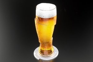 1. Hopside Down   Bottle-in-a-Glass Beer Glasses
«Перевёрнутые  бутылки в стекле“ станут идеальным выбором для тех, кто не может решить: пить пиво прямо из холодной бутылки или из стеклянного бокала. Эти психоделические стекляшки наверняка сведут с ума ваших пьяных друзей»,   говорится в описании к набору бокалов. Они имеют две стенки, что позволит дольше сохранять температуру напитка. Такие бокалы лучше всего подойдут для лагеров. Их стоимость   $17,49.
2. Pretentious Beer and Glassware
Название набора Pretentious Beer and Glassware говорит само за себя: эти вычурные бокалы понравятся далеко не всем. В комплекте представлены восемь бокалов для разных стилей пива: от ароматных сортов до крепких имперских. Каждый упакован в фирменную подарочную коробку с описанием рекомендуемых для употребления из него стилей пива. Кроме того, у автора этого комплекта, Матью Камминга есть ещё отдельный бокал для лагеров. Его форма, как утверждает мастер, позволяет насладиться всеми оттенками напитка. За комплект он просит $266, а за лагерный бокал   $40.
3. Sliced Cold Beer Glass
Эти бокалы выглядят так, будто их разрубили мечом. Впрочем, их создатели и не скрывают, что вдохновлялись японским боевым искусством на мечах и фильмом Квентина Тарантино «Убить Билла». «Представьте себе сцену боя, когда стекло разрезают двумя хлёсткими и точными ударами. Средняя часть начинает скользить вдоль остальных, пока не будет  заморожена”. Новая форма рождается из этого странного смещения»,   говорят дизайнеры из польского агентства Mindsailors. Комплект из двух бокалов в матовой версии можно найти на Amazon за $41,20.
4. Dual Beer Glass
На одном бокале из коллекции Pretentious Beer and Glassware стоит остановиться отдельно. Это специальный бокал для любителей так называемого резаного пива. В одну часть вы наливаете светлое, в другую   тёмное, и пьёте, смешивая два сорта. Можно экспериментировать, одновременно наливая барливайн и пшеничное пиво или гёз и овсяный стаут. А вдруг получится вкусно?
 5и6. Я пью из такого, как на последних фото. Кружка для пива «Выигрыш», 0,4 л. Купил в обычном маркете "MAXIMA" (Рига) Сведения о ней нашёл в интернет магазине:
Вес: 380 г
Объем продукта: 1.0703
Объем бокса: 51.376
Ширина: 8.5
Высота: 12
Габариты товара: 12,5 см x 8,5 см x 12 см
Материал: Стекло
Цвет: Прозрачный
Объём, мл: 330
Страна производитель: Китай
Цена: 1 432 Казахстанский тенге = 2,91 Евро.
И ещё, там же нашёл прекрасный бокал: 
7. Бокал для пива 'Рак Бочка', под шамот, 0.4 л.