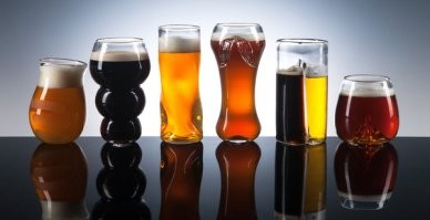 1. Hopside Down   Bottle-in-a-Glass Beer Glasses
«Перевёрнутые  бутылки в стекле“ станут идеальным выбором для тех, кто не может решить: пить пиво прямо из холодной бутылки или из стеклянного бокала. Эти психоделические стекляшки наверняка сведут с ума ваших пьяных друзей»,   говорится в описании к набору бокалов. Они имеют две стенки, что позволит дольше сохранять температуру напитка. Такие бокалы лучше всего подойдут для лагеров. Их стоимость   $17,49.
2. Pretentious Beer and Glassware
Название набора Pretentious Beer and Glassware говорит само за себя: эти вычурные бокалы понравятся далеко не всем. В комплекте представлены восемь бокалов для разных стилей пива: от ароматных сортов до крепких имперских. Каждый упакован в фирменную подарочную коробку с описанием рекомендуемых для употребления из него стилей пива. Кроме того, у автора этого комплекта, Матью Камминга есть ещё отдельный бокал для лагеров. Его форма, как утверждает мастер, позволяет насладиться всеми оттенками напитка. За комплект он просит $266, а за лагерный бокал   $40.
3. Sliced Cold Beer Glass
Эти бокалы выглядят так, будто их разрубили мечом. Впрочем, их создатели и не скрывают, что вдохновлялись японским боевым искусством на мечах и фильмом Квентина Тарантино «Убить Билла». «Представьте себе сцену боя, когда стекло разрезают двумя хлёсткими и точными ударами. Средняя часть начинает скользить вдоль остальных, пока не будет  заморожена”. Новая форма рождается из этого странного смещения»,   говорят дизайнеры из польского агентства Mindsailors. Комплект из двух бокалов в матовой версии можно найти на Amazon за $41,20.
4. Dual Beer Glass
На одном бокале из коллекции Pretentious Beer and Glassware стоит остановиться отдельно. Это специальный бокал для любителей так называемого резаного пива. В одну часть вы наливаете светлое, в другую   тёмное, и пьёте, смешивая два сорта. Можно экспериментировать, одновременно наливая барливайн и пшеничное пиво или гёз и овсяный стаут. А вдруг получится вкусно?
 5и6. Я пью из такого, как на последних фото. Кружка для пива «Выигрыш», 0,4 л. Купил в обычном маркете "MAXIMA" (Рига) Сведения о ней нашёл в интернет магазине:
Вес: 380 г
Объем продукта: 1.0703
Объем бокса: 51.376
Ширина: 8.5
Высота: 12
Габариты товара: 12,5 см x 8,5 см x 12 см
Материал: Стекло
Цвет: Прозрачный
Объём, мл: 330
Страна производитель: Китай
Цена: 1 432 Казахстанский тенге = 2,91 Евро.
И ещё, там же нашёл прекрасный бокал: 
7. Бокал для пива 'Рак Бочка', под шамот, 0.4 л.