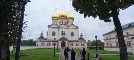 Валдай. 
А про храм Зосимы и Савватия на Соловках вообще молчу...
Ну а про город-крепость Кириллов - вообще молчу.
Ещё бы автору в Пскове побывать следовало.
