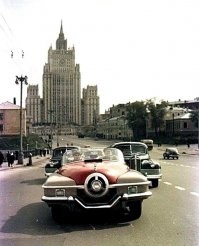 Интересно не само фото, а то, что было на этом месте ДО того, как построили две "гостиницы-близнецы" (не путать с пиндосским WTC ) Белград 1 и 2
