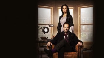 Голливудская версия:) Ватсон - женщина, азиатской наружности:) Хорошо хоть по сюжету они не переспали:)