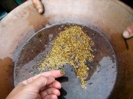 Попробуй его промыть, а вдруг? А ребята не знают.