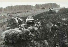 Ну танк то по-любому по главной дороге едет, даже если она до того как на ней оказался танк была не главной