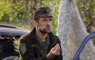Лично мне глубоко пофиг чё там по реальной ситуации, но как же я ору с этих приколов: "Такова ниможит быть, он известный музыкант и тамада в узких селах Киргизии, какие митинги за 200 баксов?"

Нудануда, слыхал я об одном таком актере, которого знала всё СНГ, ииии которого, пади, тоже, силком вывезли в заграницу и бросили в окоп. Как будто у артистуток и шлюнзыканток, есть какой то иммунитет или кодекс чести и они ни в коем случае не могут учувствовать в митингах\погромах\убийствах по собственной инициативе потому что фляга течет.

Короче, всех обнять, выпустить хештег ЯМЫКиргизкиемузыкантыпойманныевКазахстане, отпустите нас насяльнике, Рафики невиноуваты. Детский сад япономать.
