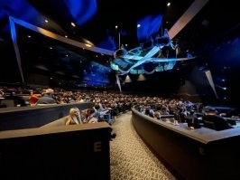 Дэвид Копперфильд не просто  частый и желанные гость в казино в Лас - Вегасе,  а у него свое магическое шоу  в MGM Grand Hotel & Casino. Был на его представление, впечатление незабываемые. Интересно еще и то, что в свои номера он  привлекает зрителей из зала, и это не подставные утки, иначе подставными утками оказались бы добрая половина зрителей. Конечно , билеты на его представление недешевые, но я не пожалел потраченных денег, представление того стоило.