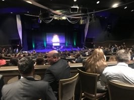 Дэвид Копперфильд не просто  частый и желанные гость в казино в Лас - Вегасе,  а у него свое магическое шоу  в MGM Grand Hotel & Casino. Был на его представление, впечатление незабываемые. Интересно еще и то, что в свои номера он  привлекает зрителей из зала, и это не подставные утки, иначе подставными утками оказались бы добрая половина зрителей. Конечно , билеты на его представление недешевые, но я не пожалел потраченных денег, представление того стоило.