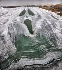 На фото Иртыш в Омске, если мне не изменяет память. И да, это фотошоп,