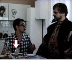 Порезаться о банку шпрот? Вы туда рукой что ли лазили? Да уж, хорошим манерам вас в семье не научили.