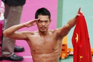 Удачно припарковался: китаец потерял управление и перелетел через машины