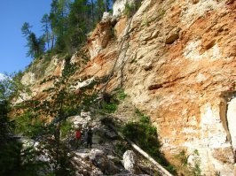 Погуглите: Голубинский карстовый провал В Арх.обл.