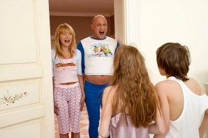 Признаться честно, думал, что он вообще не играет в фильмах, просто такой по жизни, как и надо в фильме, но после Любовь-морковь мнение изменилось, неплохо он там перевоплощается, IMHO.