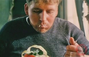 Мастера красивых посланий за своим любимым занятием