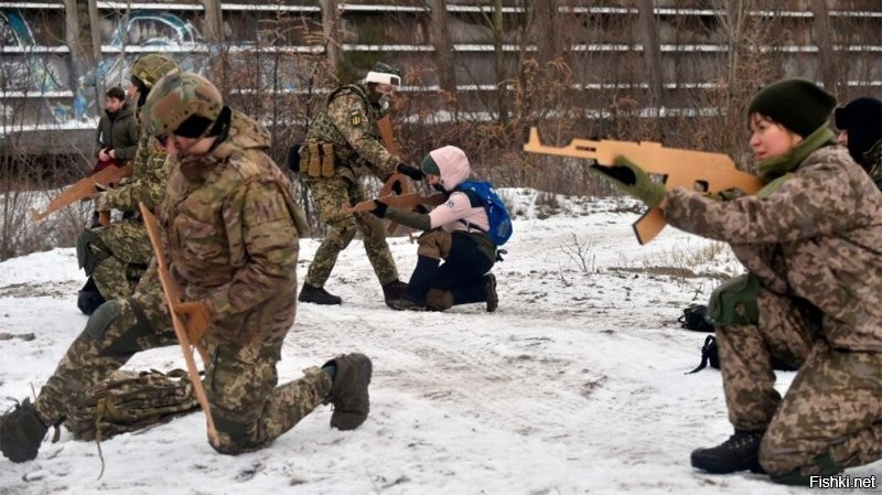 А вот и "ополченцы"...  
"У них нет штатного транспорта и вооружения...", зато Главком зачётный.