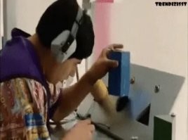 Покупать одежду в  телеграмм. Ещё и расплатился небось биткоином.