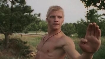 Это Серебрякова не видели???
В детстве я видел его в "Алых погонах", в юности в "Фанате",