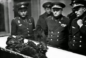 комарова жалко, ни чего сам поделать не мог. заложник обстоятельств