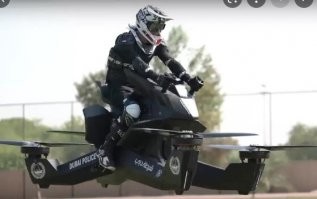 "лондонский стартап"- там хоть один "бритиш" есть??? (на скрине)  
 И "испытания УСПЕШНО ПРОШЛИ"?!?!?!? То что квадрокоптеры умеют летать, все знают, что они офигенно умеют летать - тоже, но с размером, появляется вес, а с пассажирами, особенно которым не сидится на месте, или разных габаритов,  появляется необходимость постоянно поддерживать остойчивость иначе, траектории полёта могут стать непредсказуемыми.. Так же никакая подушка безопасности не спасёт тебя, если шлёпнешься с пары сотен метров с  "транспорта будущего".. разве что парашют какой ни будь...  При какой силе ветра может он летать?? Не в землю, а параллельно ей?? 
Так, несколько лет назад,  уже презентовали "летающие мотоциклы" для полиции Дубая...(на втором скрине)  И где эти летающие стражи порядка??? Особенно веселили  не закрытые лопасти...