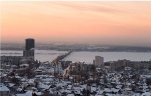 >> Любовь к уходящему образу провинциального Саратова. 
--
Да образ как то не так  далеко и ушёл :-)