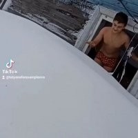 Как можно нырнуть в сугроб и не переворошить его?