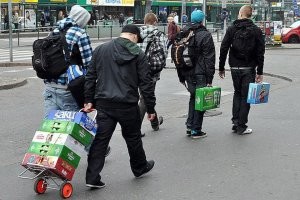 Не только, они ещё на паромах катаются, там где дутики есть. А вот так они сходят на берег.