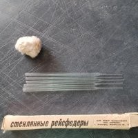 Тушью у меня хрен нормально получалось. Стеклянными лучше. Но круг циркулем, конечно, без вариантов.