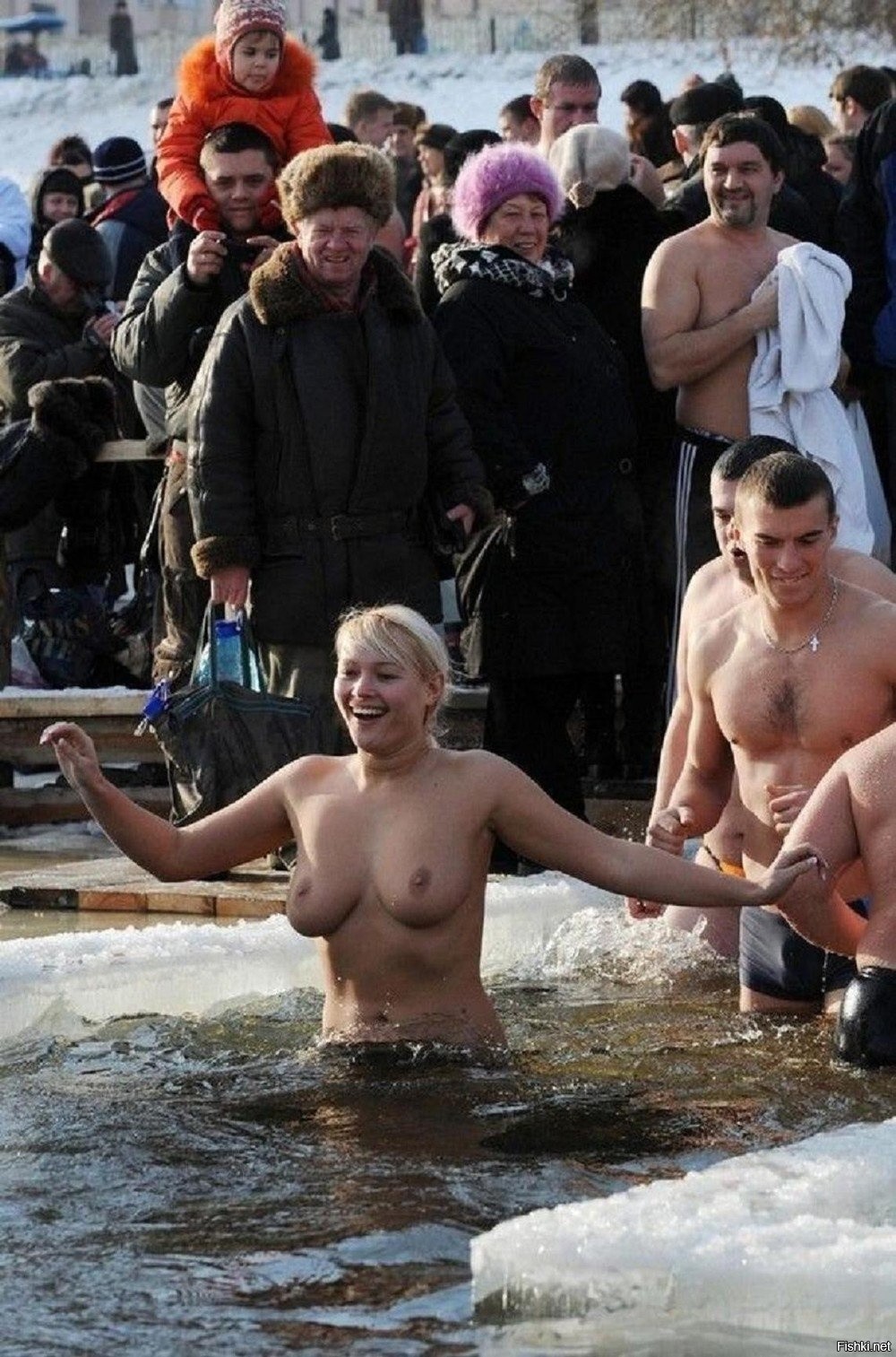 пожилые женщины купаются голыми фото 54